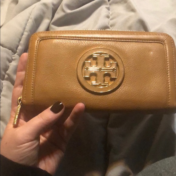 Tory Burch Amanda ZIP Continental Wallet - Picture 6 of 8